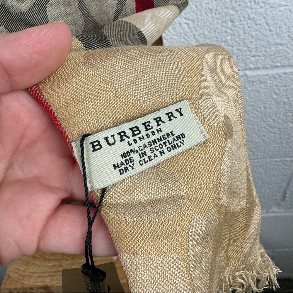 Burberry Cashmere Leopard Check Scarf – Raspberry Sorbet Check – Scotland - Picture 9 of 10